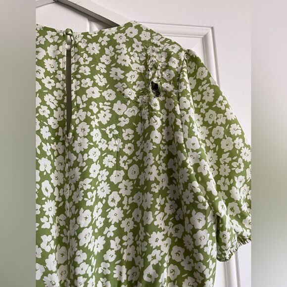 HEARTLOOM Emory Floral Romper - Picture 7 of 8